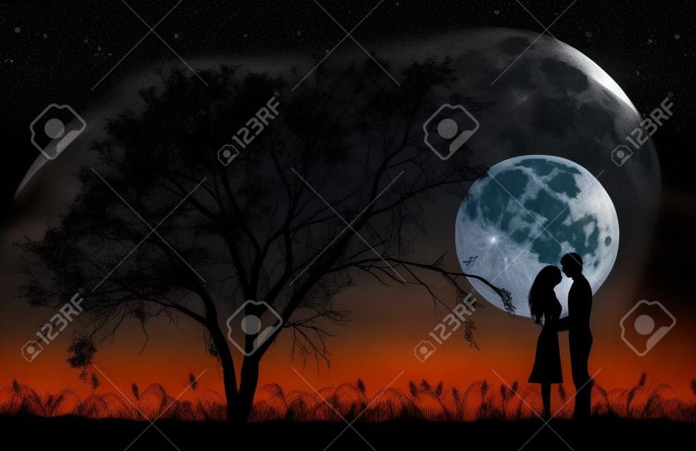 Siluetas de hombre y mujer, abrazos durante la noche con una silueta de árbol. Gigante luna llena hermoso en el cielo.