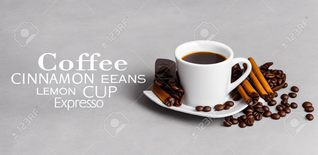 Чашка кофе с ингредиентами на белом фоне