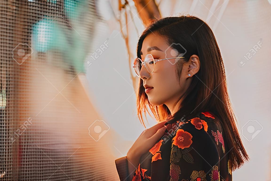 Ritratti di strada bella ragazza giapponese asiatica