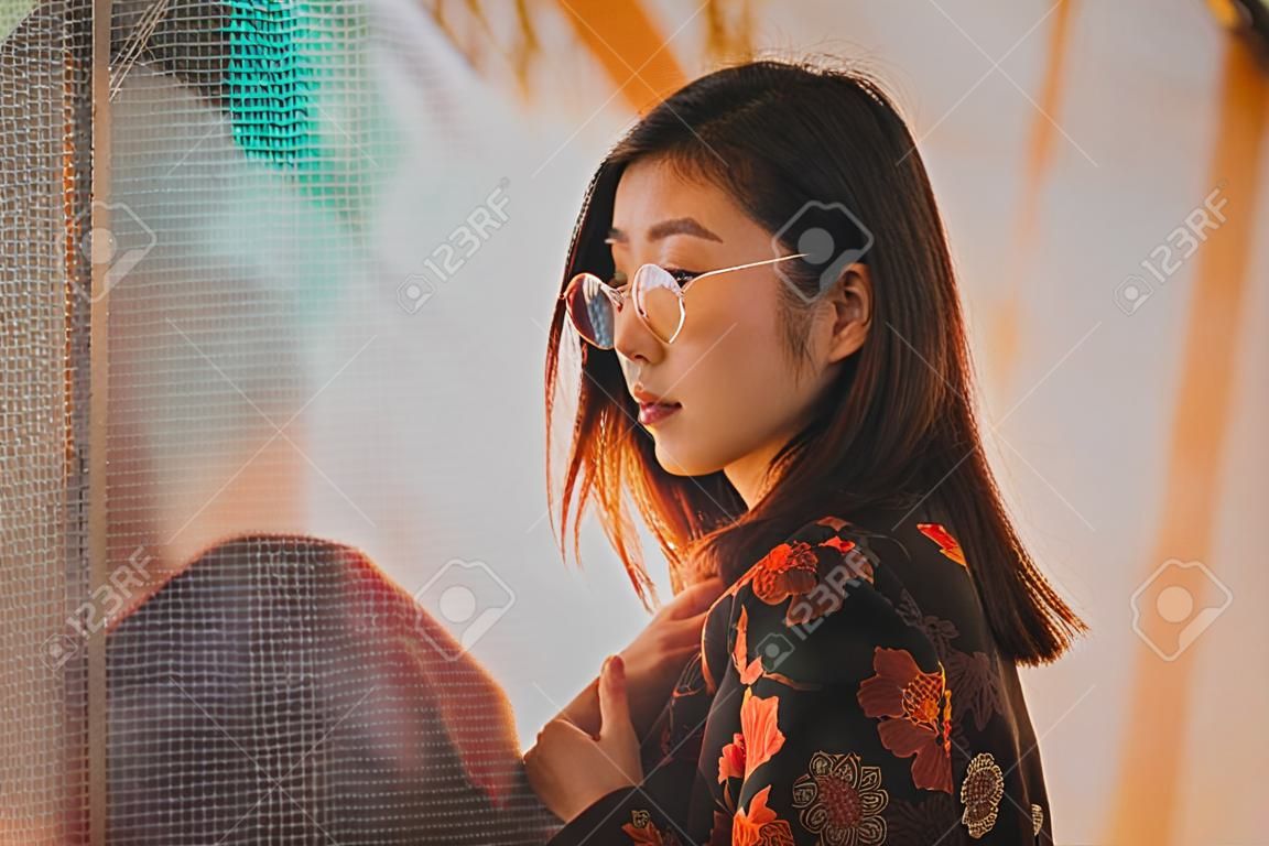 Ritratti di strada bella ragazza giapponese asiatica