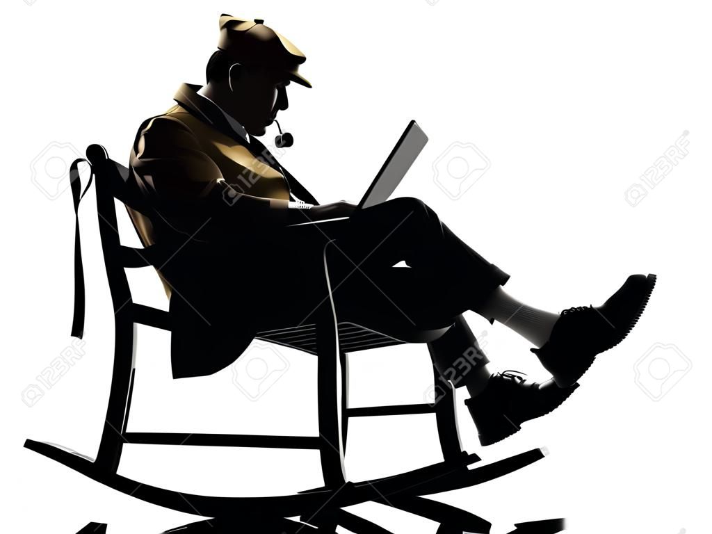 sherlock holmes con la silueta del ordenador portátil sentado en una mecedora en el estudio sobre fondo blanco
