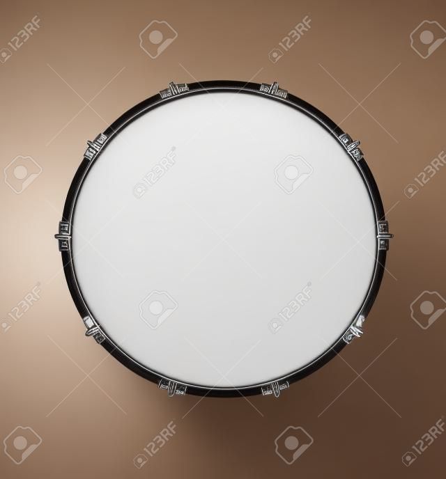 大鼓被隔絕在白色的特寫鏡頭