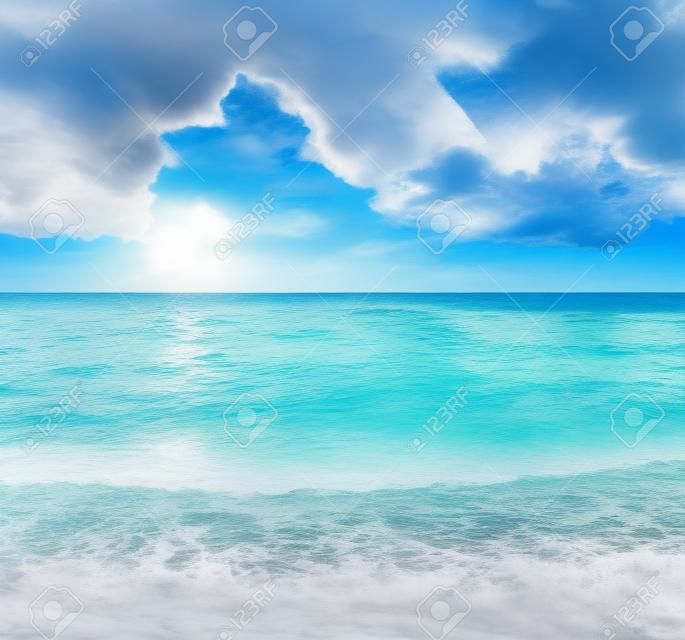 красивый пляж и тропические моря