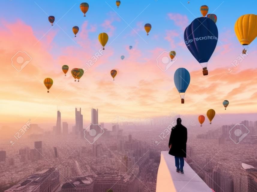 Muchos globos aerostáticos vuelan en el cielo azul al amanecer o al atardecer. Festival de globos aerostáticos volando sobre una hermosa ciudad generativa ai para ilustraciones.