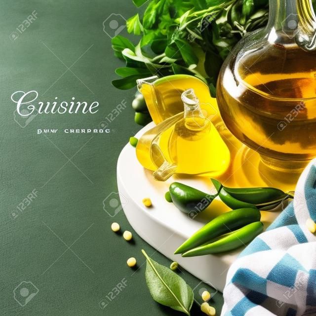 Свежие ингредиенты приготовления пищи с оливковым маслом