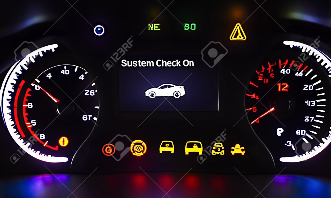 Sustem檢查發動機啟動。車速表和轉速表與汽車儀表盤附加儀器。