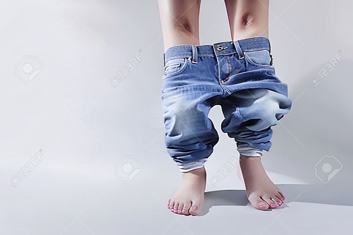 Women who take off the denim pants