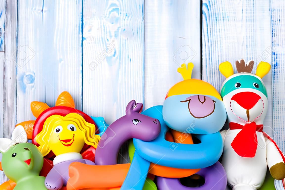 Set di telaio colorato giocattoli per bambini. Copia spazio per il testo