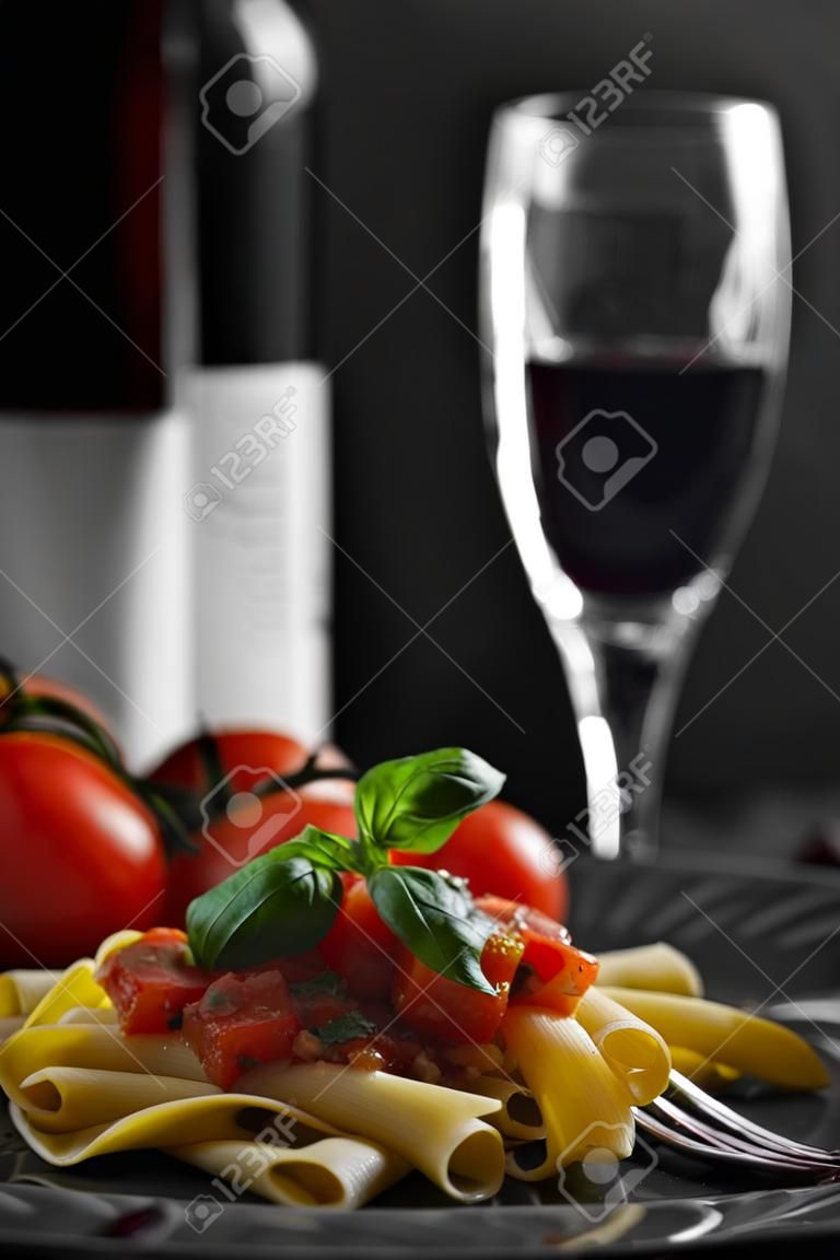 Semolina pasta with spicy tomato salsa, garlic and basil,