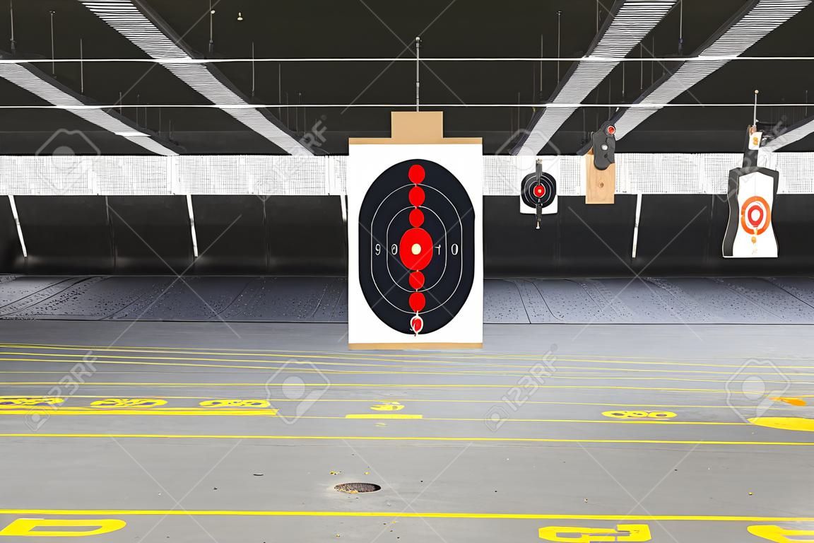 Zielzeilen in einem Indoor-Schießanlage