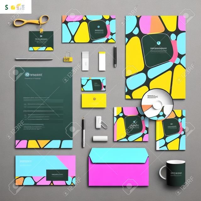 Creatief corporate identiteit sjabloon ontwerp met kleur geometrische elementen.