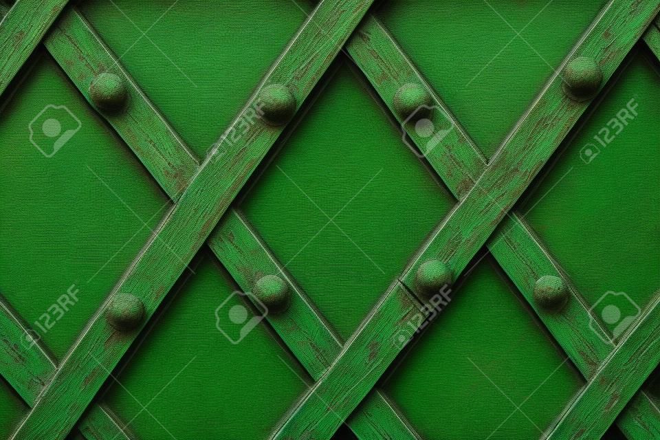Vintage Ornament von grüner Farbe, Teil der Eisentür der mittelalterlichen Burg, Texturhintergrund