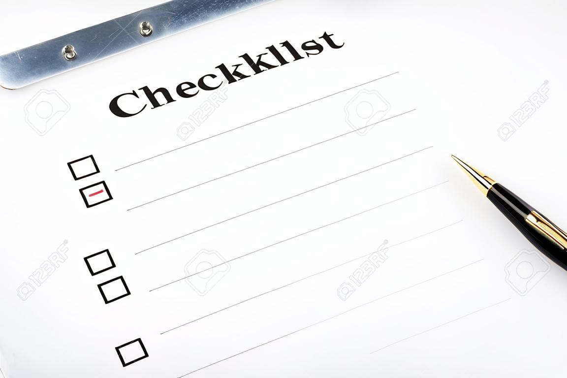 Checklist en klembord met witte achtergrond
