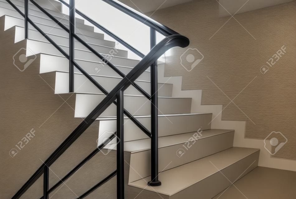 モダンな建物内の階段