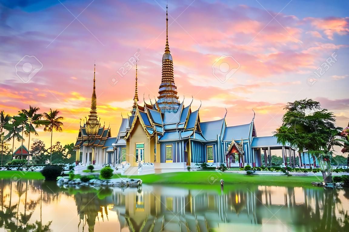 Wat thai, tramonto in Thailandia tempio, sono di pubblico dominio o tesoro del buddismo, non limitano in copia o l'uso
