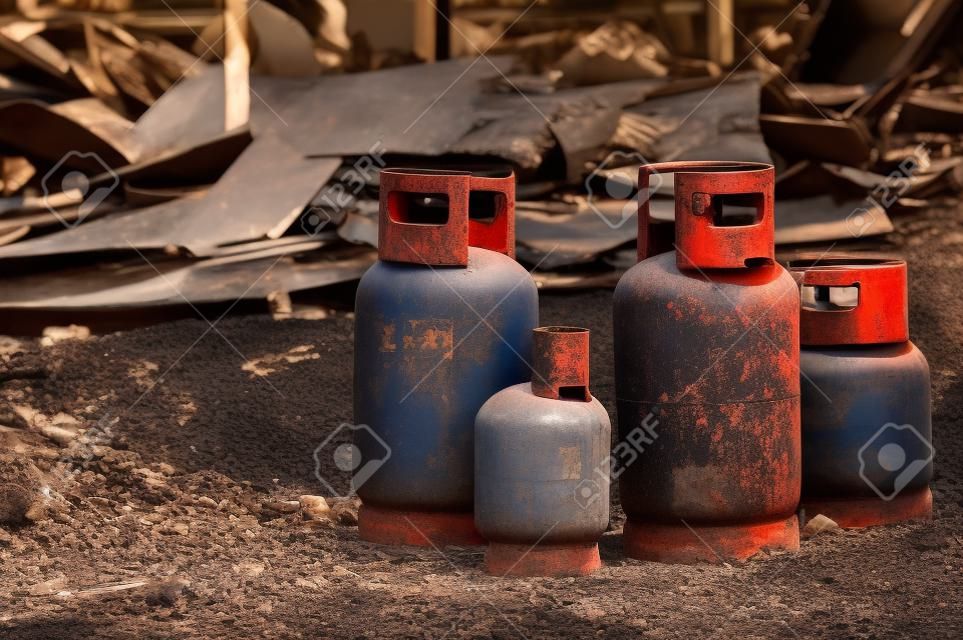 Burnt LPG Gasflasche Versicherungsfragen Beschädigen Gefährlich.  Lizenzfreie Fotos, Bilder und Stock Fotografie. Image 41016242.