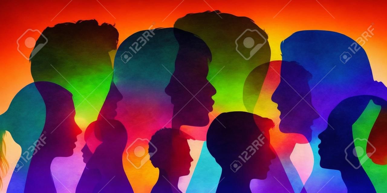 Concepto de juventud, con siluetas de colores que muestran diferentes perfiles de adolescentes de ambos sexos.