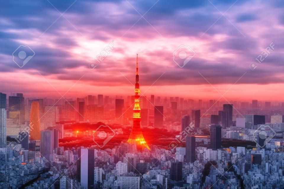 Токийская башня в Токио, Япония.