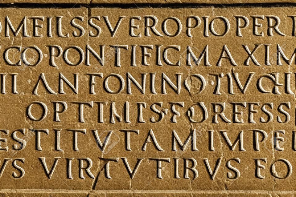Cierre de la antigüedad romana latín la inscripción en piedra de fondo.