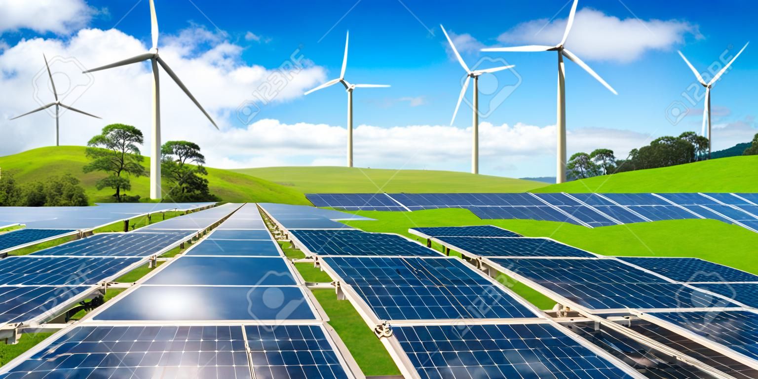 Pannello solare e turbine eoliche fattoria su un'erba verde dolci colline contro il cielo blu e nuvole bianche in estate. Concetto di energia pulita rinnovabile e sviluppo del business della sostenibilità.