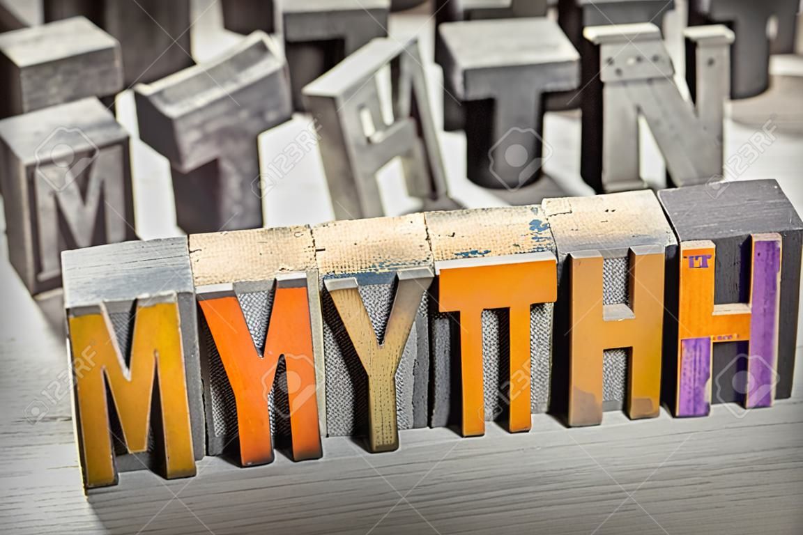 estratto di parola mito in blocchi di legno tipo tipografica vintage, colore combinato con immagine in bianco e nero