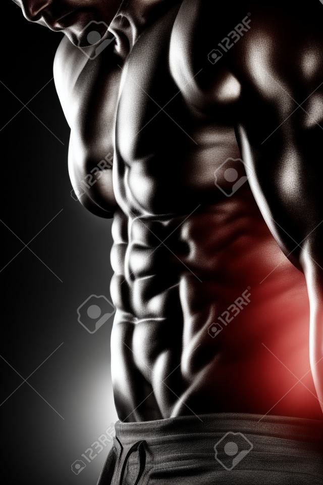 Starke Athletic Man Fitness Model Torso zeigt Sixpack. isoliert auf schwarzem Hintergrund