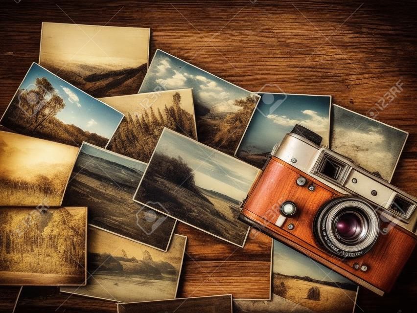 vieil appareil photo et les photos vintage sur un fond en bois