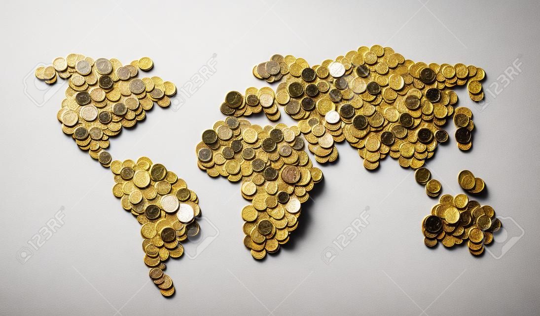 글로벌 자금의지도. 세계지도 흰색 배경에 고립 된 돈을 동전으로 만든
