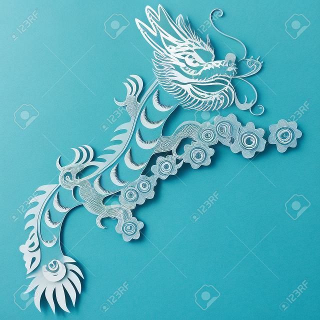 Couper le papier traditionnel d'un dragon.