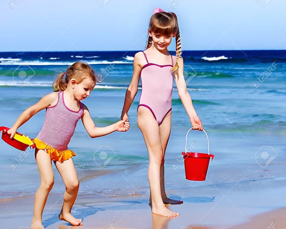 Ольга Бузова в рыжем мини-бикини напугала худобой на пляже