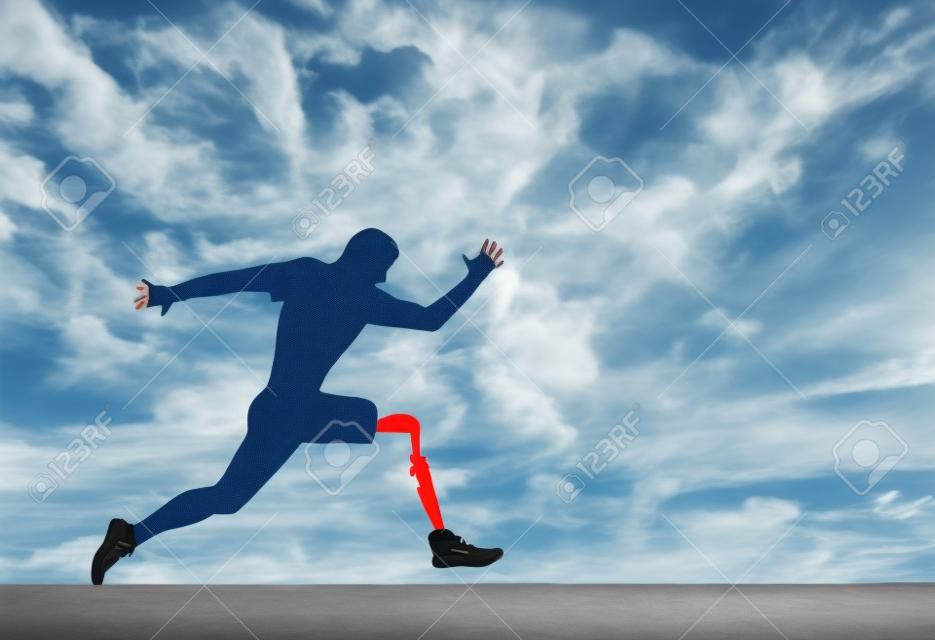 Eine behinderte Person mit einer Beinprothese laufen, selbstbewusst auf dem Boden laufen