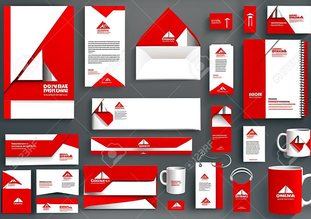 Kit de design de marca vermelha universal profissional com elemento origami. Modelo de identidade corporativa, maquete de papelaria de negócios para empresa imobiliária. Ilustração vetorial editável: pasta, caneca, etc.