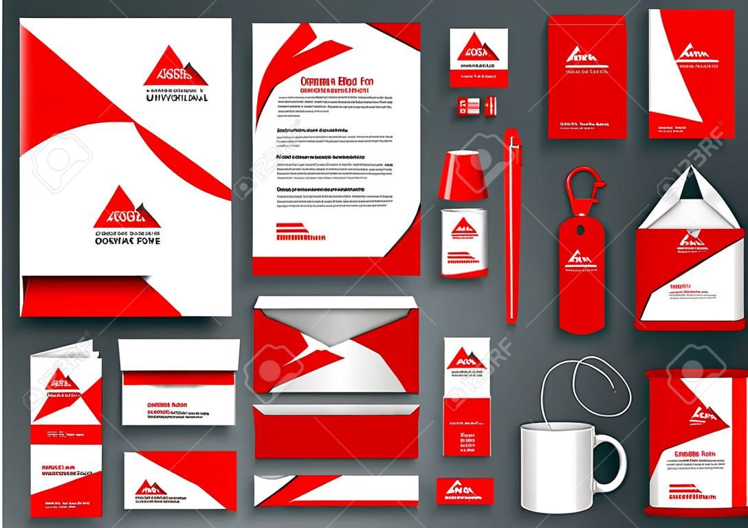 Professionele universele rode branding ontwerp kit met origami element. Corporate identiteit sjabloon, business briefpapier mock-up voor onroerend goed bedrijf. Bewerkbare vector illustratie: map, mok, etc.