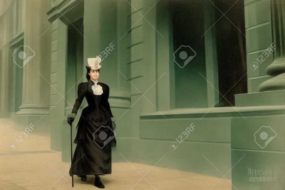 Uma senhora elegante do século 19 caminha por uma rua da cidade. História e Moda do final do século 19 - início do século 20. Retrato de comprimento total.