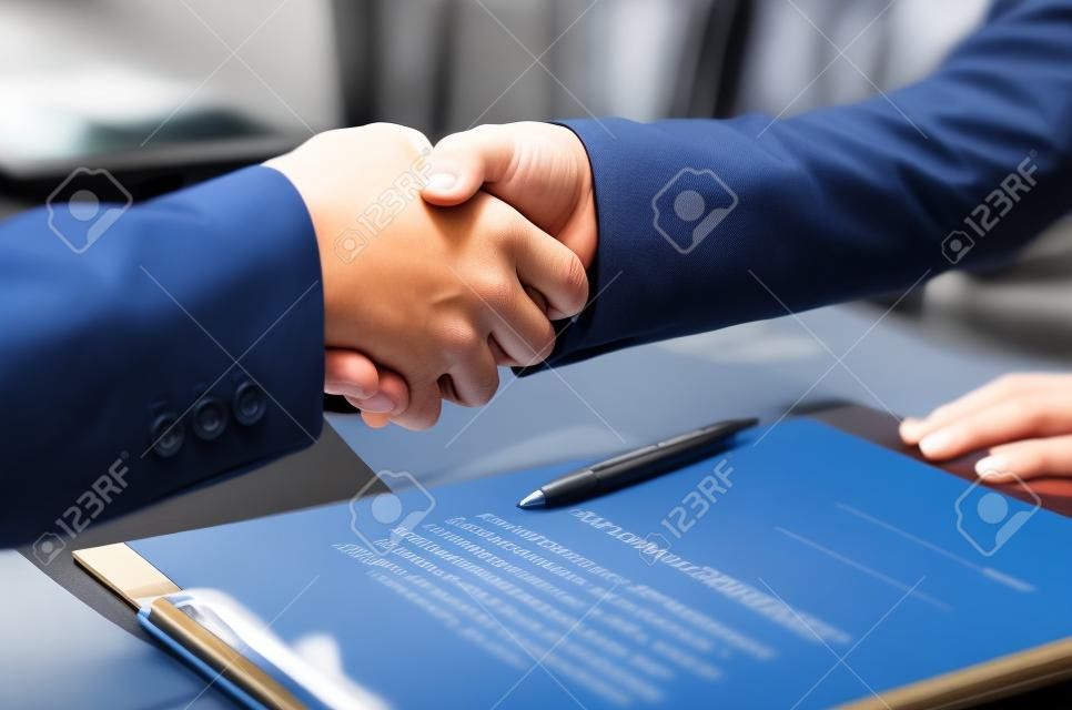 Рукопожатие сделки