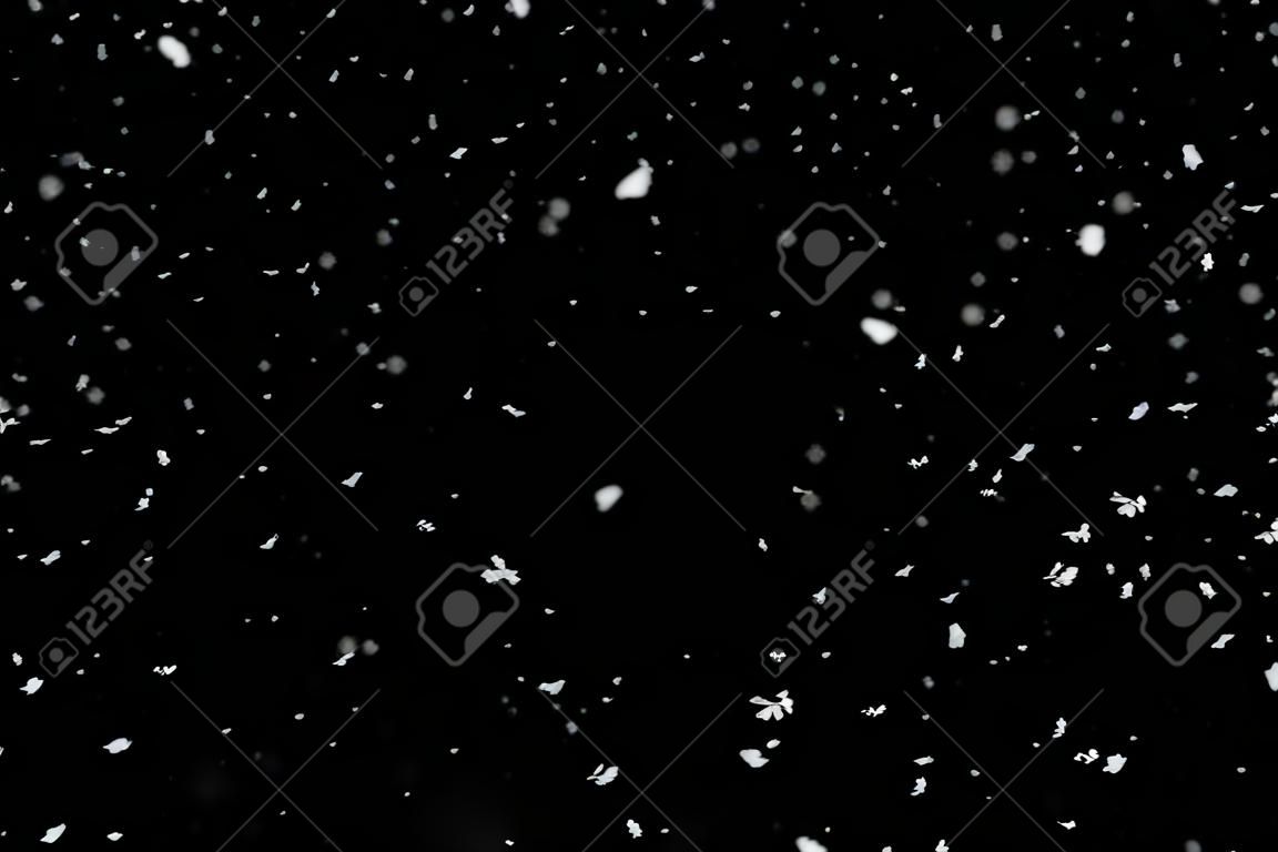 Winter achtergrond. vallende sneeuw geïsoleerd op zwarte achtergrond