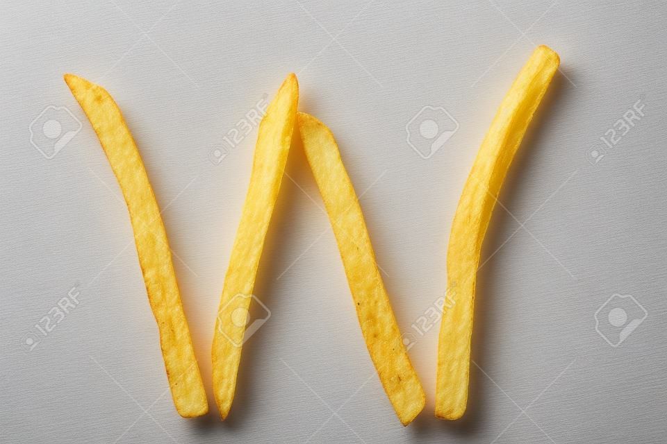 alfabet brief van Franse frieten op het wit