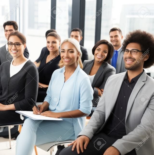 Multietnik Grubu Seminer Eğitim Boardroom Kavramı