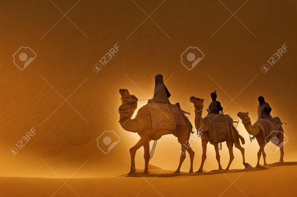 Концепция трех волхвов на верблюдах в пустыне Путешествия Вифлеем