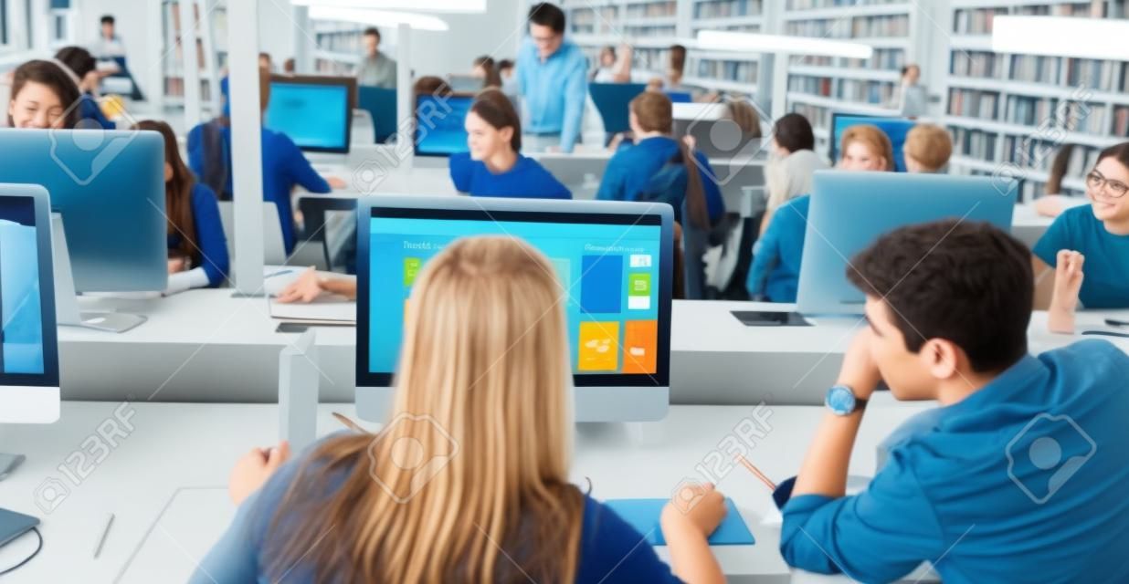 Bibliothèque Universitaire Computer Education Internet Concept