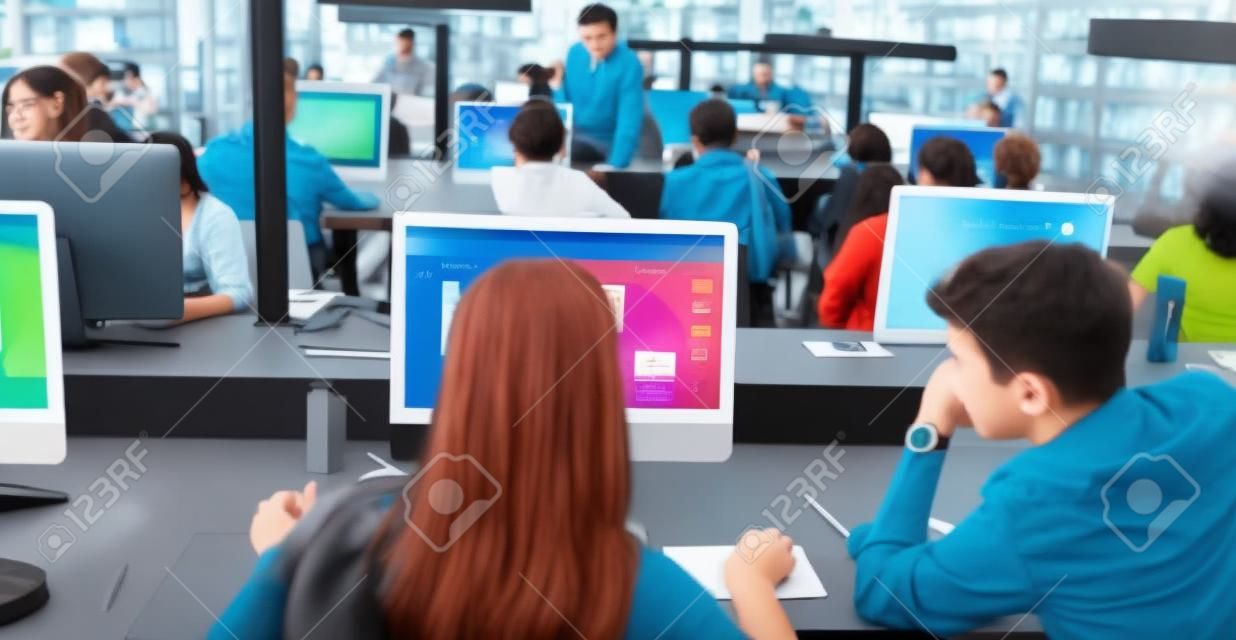 Biblioteca Académica Informática Educación Internet Concept