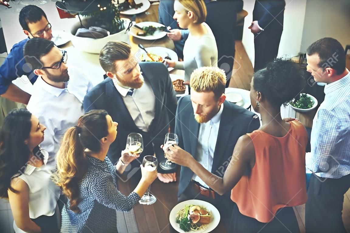 Geschäftsleute Treffen Essen Diskussion Küche Party-Konzept