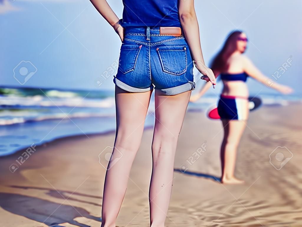 Mädchen Strand-Sommer-Ferien Urlaub Zusammenhalt Konzept