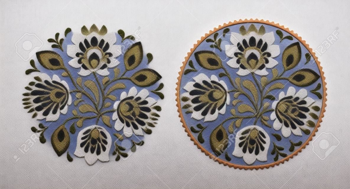 Folk hímzés virágos - hagyományos lengyel kerek minta fekete-fehérben