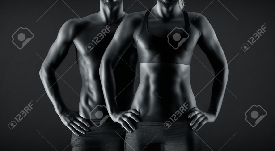 남자와 블랙에 고립 된 여성의 몸통