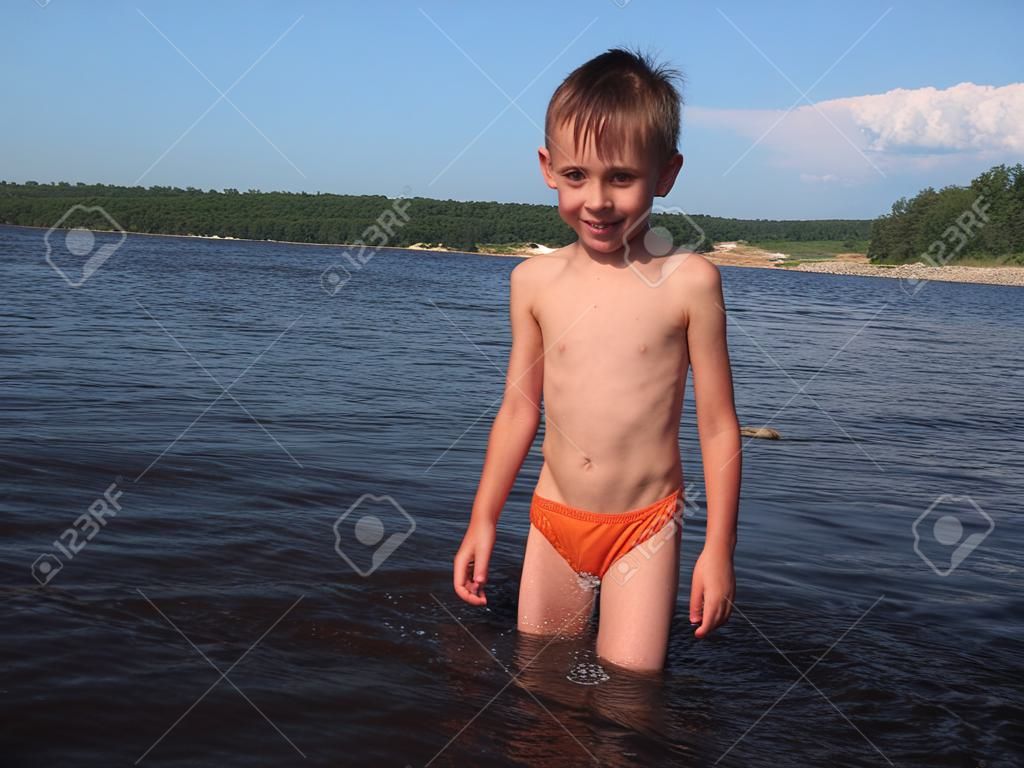 Boy en el río