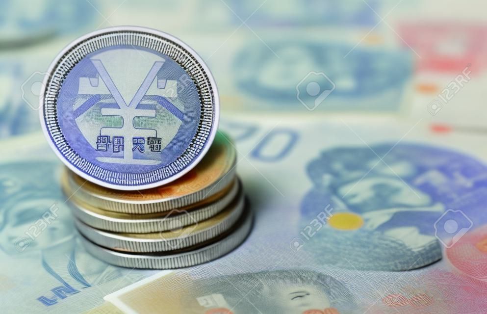 Moeda digital chinesa, imagem conceitual do Yuan digital, ou e-RMB, em notas de yuan antigas