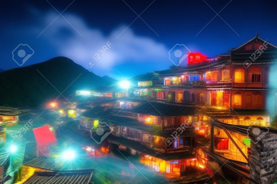 ночная сцена села Jioufen, Тайбэй, Тайвань