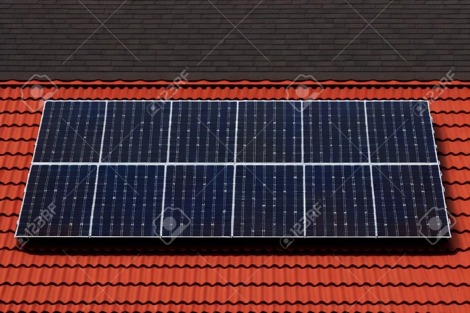 Paneles solares en un techo