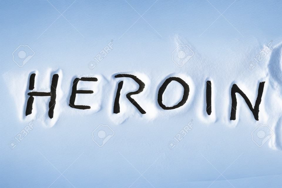 La heroína palabra escrita en forma de polvo blanco